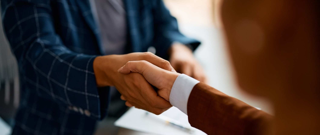 Two business women shaking hands