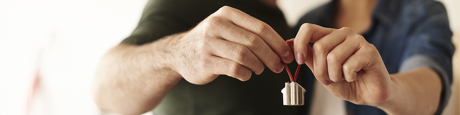 new home owners holding keys